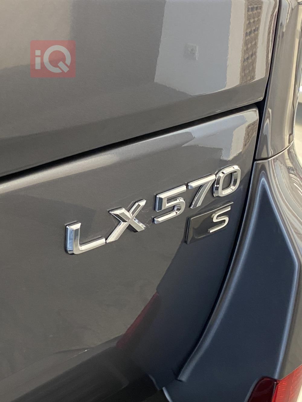 Lexus LX